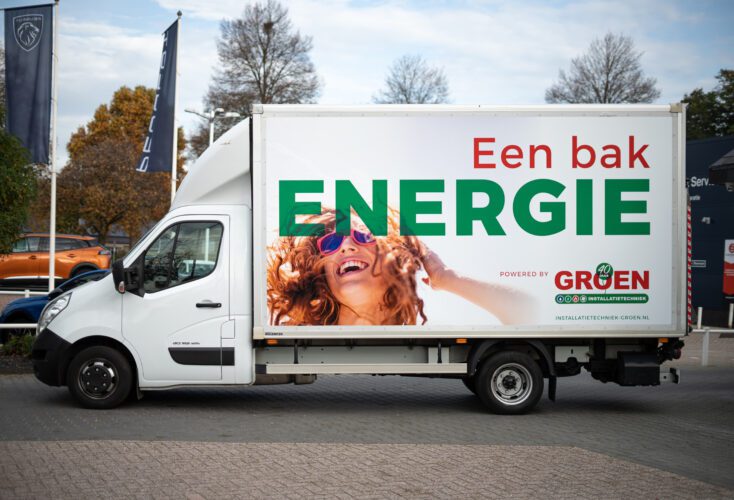 Nieuwe bedrijfswagen zonnepanelen ploeg